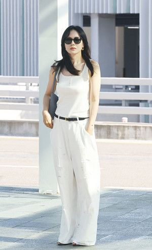 [포토] 손예진 '올화이트 공항패션'