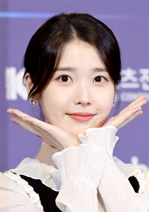 아이유, 러블리 청순 미모꽃 활짝 피었네[MHN영상]