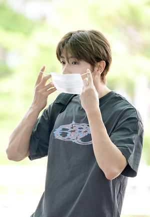 [포토] 더보이즈 현재 '마스크 써야지'
