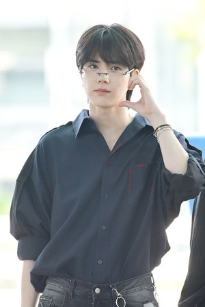 [포토] 더보이즈 영훈 '다정한 하트'