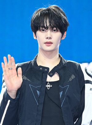 [포토] 제로베이스원 김규빈 '인사성 바른 강아지'