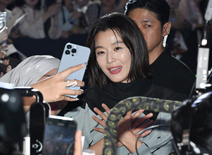 [포토] 전지현 '셀카타임'