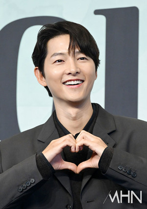 Song Joong Ki to Hold Exclusive Fan Meeting After Seven Years