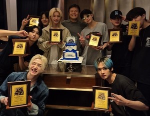 '장관급' 된 박진영, 스트레이 키즈에 '금 160돈' 선물, 무슨 일?...시세 보니 '헉'