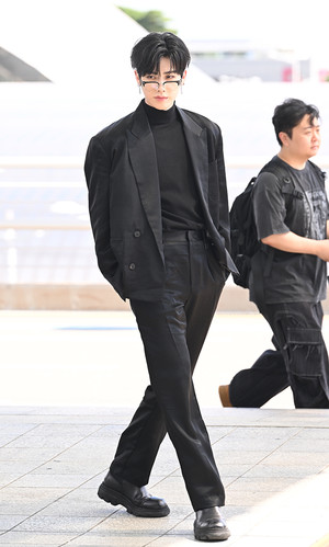 [포토] 제로베이스원 리키 '올블랙 시크룩'