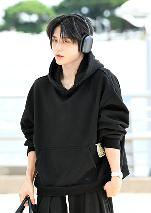 [포토] 제로베이스원 김지웅 '음악과 함께'