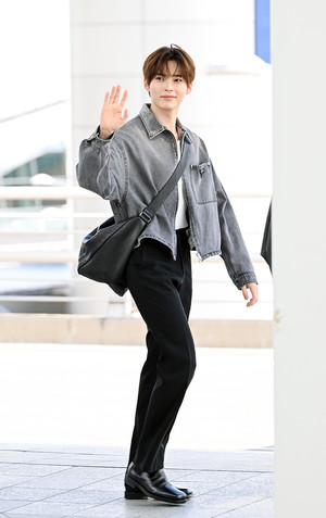 [포토] 제로베이스원 성한빈 '심플 모노톤 공항패션'