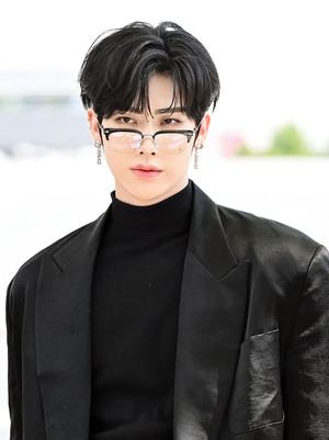 [포토] 제로베이스원 리키 '제대로 긱시크'