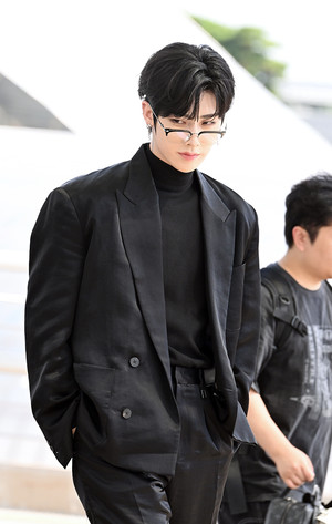 [포토] 제로베이스원 리키 '매력의 긱시크'
