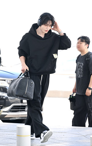 [포토] 제로베이스원 김지웅 '언제나 음악과 함께'