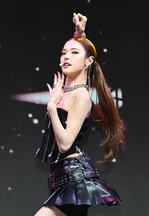 [포토] 이즈나 마이 '파워풀한 무대'