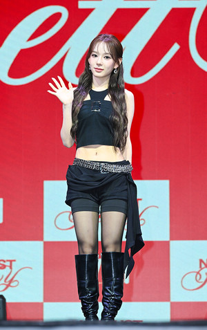 [포토] 이즈나 유사랑 '햇살 인사'