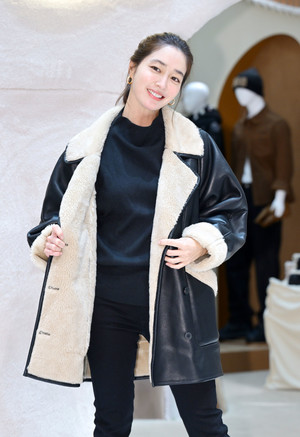 [포토] 이민정 '멋이 넘치는 무스탕 재킷 패션'