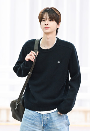 [포토] 투어스 신유 '완벽 가을 니트 패션'