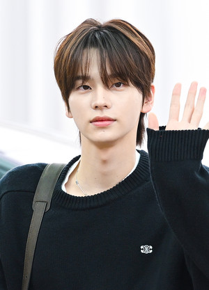 [포토] 투어스 신유 '클로즈업 부르는 비주얼'