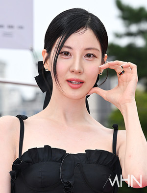 서현, 올블랙 드레스에 돋보이는 백옥 피부 '우아한 블랙스완' [MHN영상]