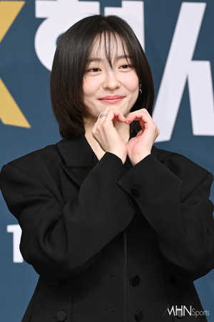 박지현, SNS 사진 속 남자 실루엣?...소속사 "PT 선생님, 신발은 새 거"