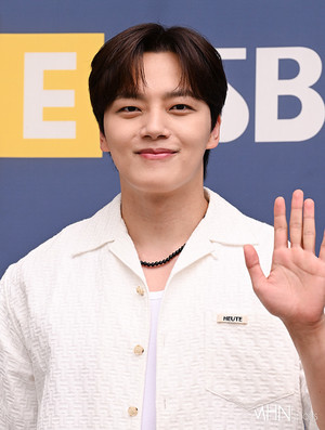 여진구, '군 입대' 심경 밝혔다..."30개 드라마→20개 영화, 정주행하며 기다려달라"