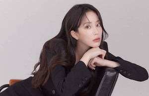 '아이돌 명가' 큐브의 파격 영입…日 아나운서 타니 아사코, 성공할까?