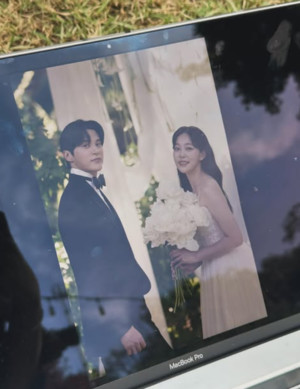 "아껴주며 잘 살겠다"...윤선우♥김가은, 10년 연애 끝내고 결혼식