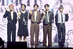 [포토] 위아이 '9개월만의 컴백'