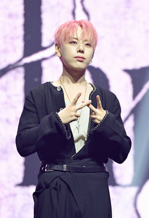 [포토] 위아이 장대현 '시선 사로잡는 핑크머리'