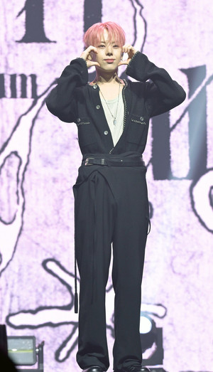 [포토] 위아이 장대현 '핑크빛 하트'