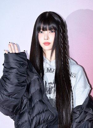 [포토] 아일릿 윤아 '고양이 눈빛 반짝'