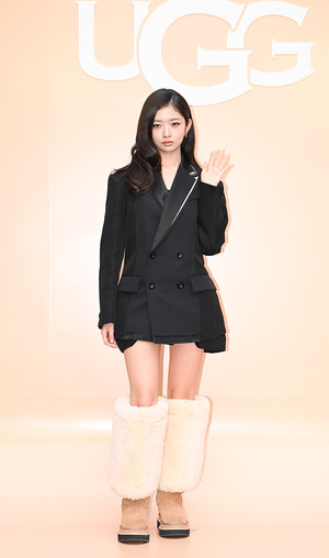 [포토] 아이브 레이 '심쿵 인사'