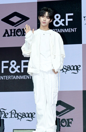 [포토] 아홉 제이엘 '여유로운 인사'