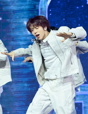 [포토] 아홉 차웅기 '윙크 날리며'