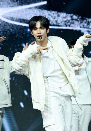 [포토] 아홉 제이엘 '무대를 즐기며'