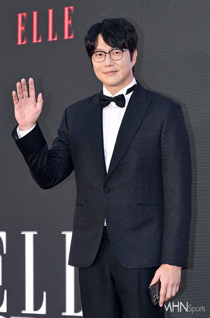 성시경, '결혼식 전액 부담'까지 했는데..."前매니저, 아내 통장으로 몇억 빼돌려"