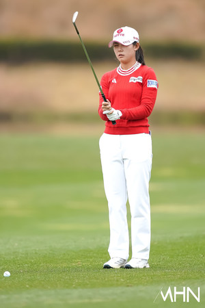 황유민 티샷 장면