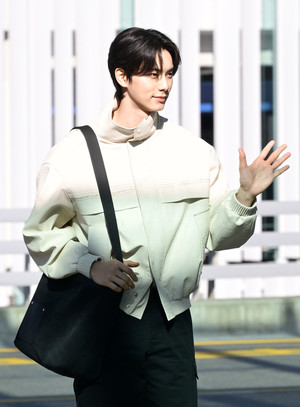 [포토] 이채민 '팬들향한 다정한 인사'