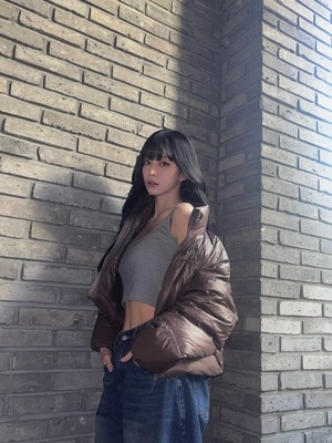 Lee Chaeyoung of fromis_9 Showcases Striking Street Winter Fashion with Cropped Knit Top