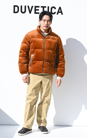 [포토] 유태오 '따뜻함 챙긴 패딩 패션'