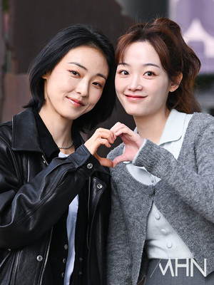 전소니-이유미, '터졌다 절친 케미!...가을길도 상큼한 홍보요정 출근길' [MHN영상]