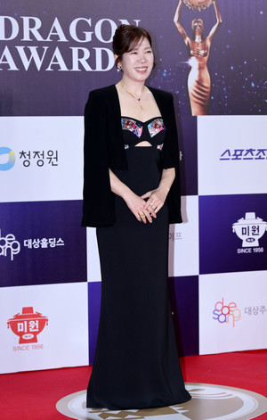 [포토] 염혜란 '기분 좋은 미소'