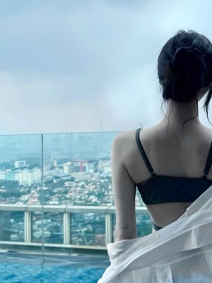 元GFRIENDユジュ、ビキニの上にシャツ一枚…大胆な近況写真に注目集まる