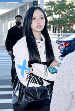 [포토] 트와이스 미나 '출국길에서 빛나는 미모'