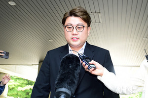 김호중에 '뇌물 협박'한 교도관, 진짜로 있었다...법무부, 중징계→형사 고발