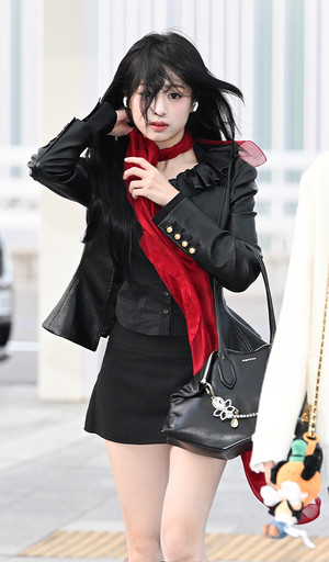 [포토] 베이비몬스터 아현 '바람도 못 막는 예쁨'