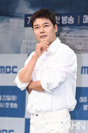 '48세' 전현무, 이장우♥조혜원 덕에 '첫경험' 마쳤다...팬들 "결혼도 안 했는데"