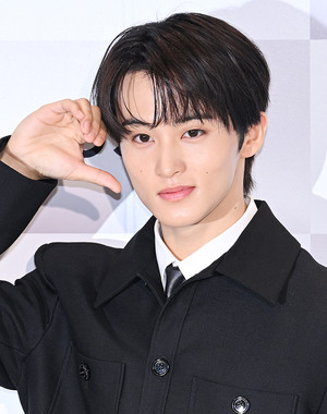 [포토] NCT 마크 '여심 저격 하트'