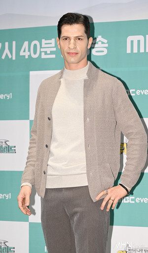 '韓日 역사 왜곡 논란' 송진우 이어 알베르토, 비난에 결국..."아이들에게 부끄럽지 않게"