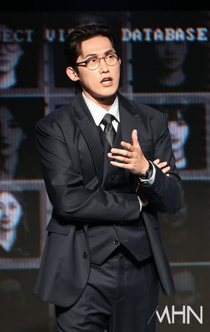 교수-박사 연기하더니...민진웅, 진짜 교수 됐다