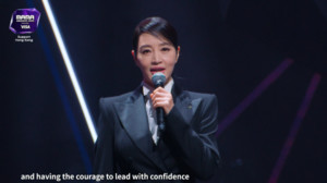 김혜수, 첫 '마마'서 검은 정장+추모 리본 패용..."가슴 아픈 소식에 마음 무거워"