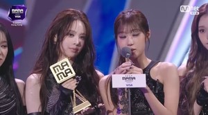 이즈나 "마마서 데뷔했는데...좋은 상 주셔서 감사하다"[2025 마마]