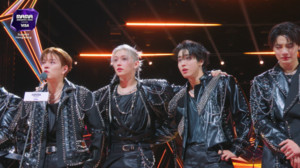 스트레이 키즈, '마마' 대상 올해의 앨범 수상..."쉽지만은 않았다, 정말 많은 갈림길 거쳐와" 뭉클